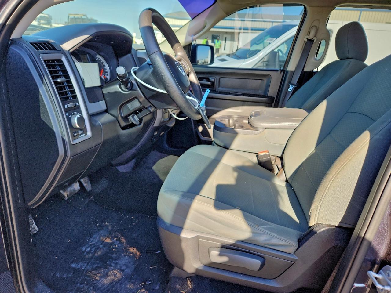 2015 RAM 1500 ST photo 7