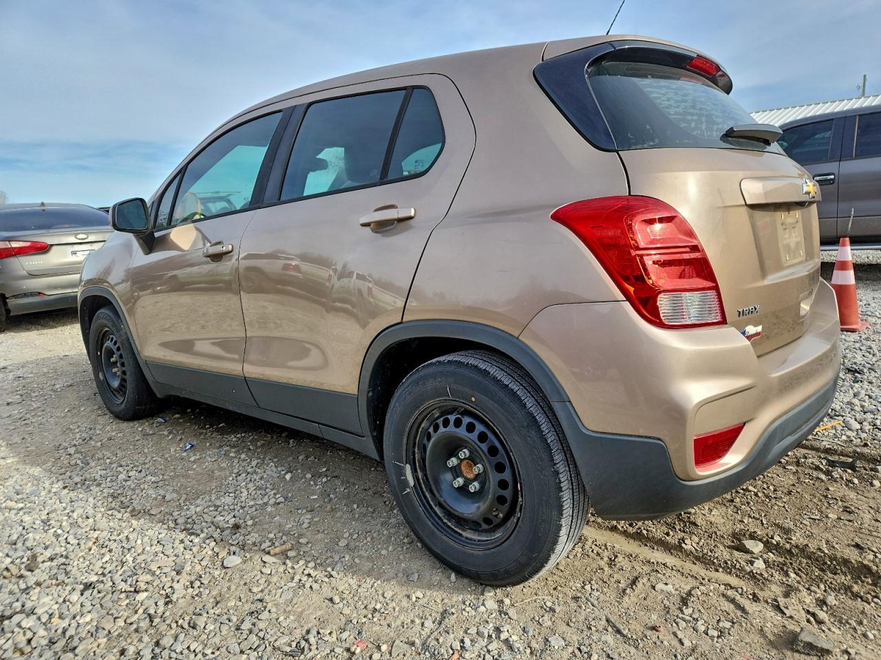 2018 CHEVROLET TRAX LS photo 2