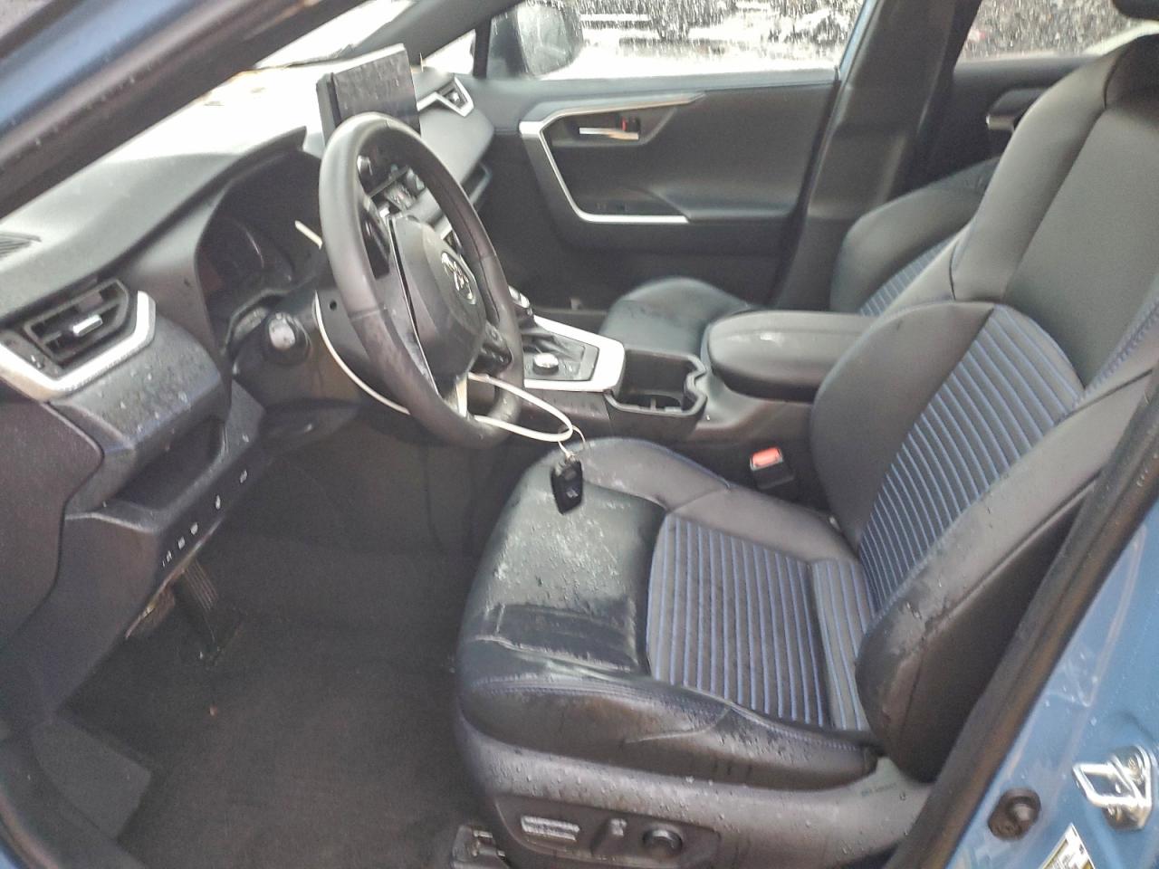 2024 TOYOTA RAV4 XSE photo 7