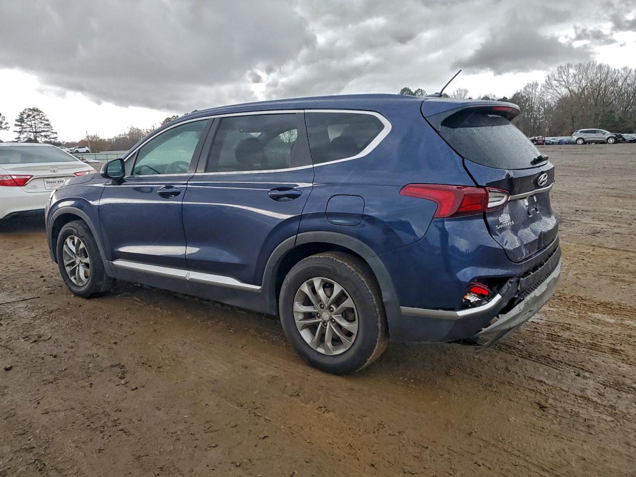 2019 HYUNDAI SANTA FE SE photo 2