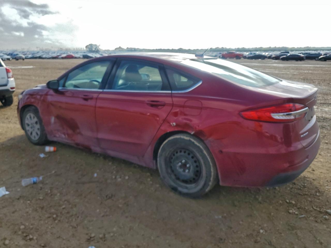 2019 FORD FUSION S photo 2