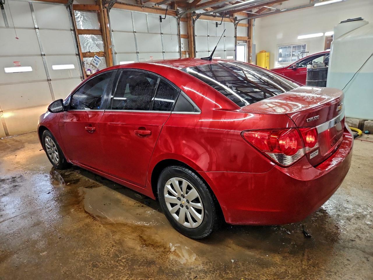 2011 CHEVROLET CRUZE LT photo 2