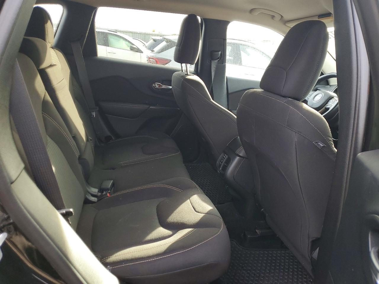 2016 JEEP CHEROKEE LATITUDE photo 11