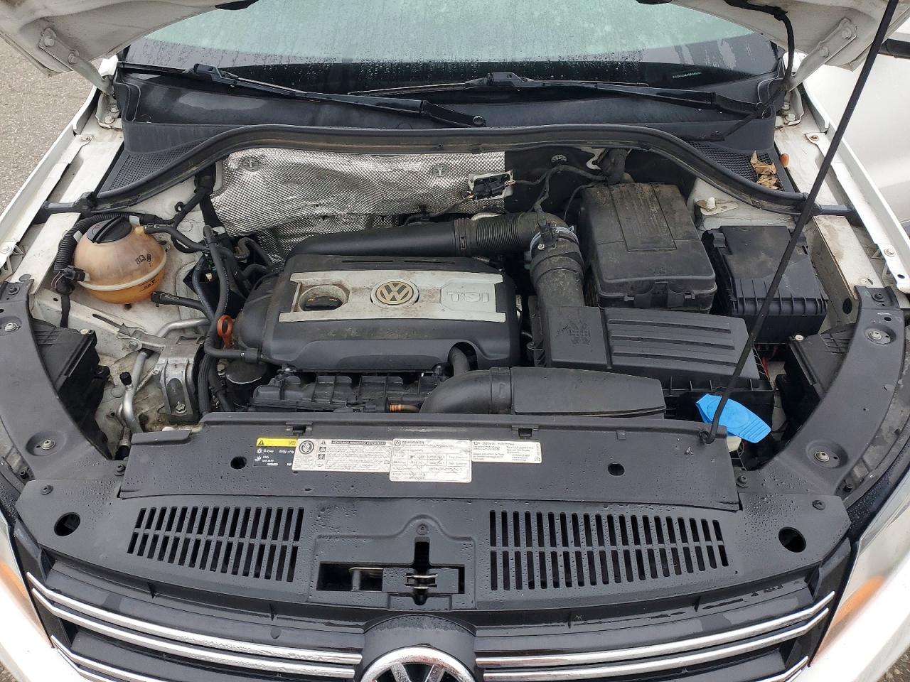 2013 VOLKSWAGEN TIGUAN S photo 31