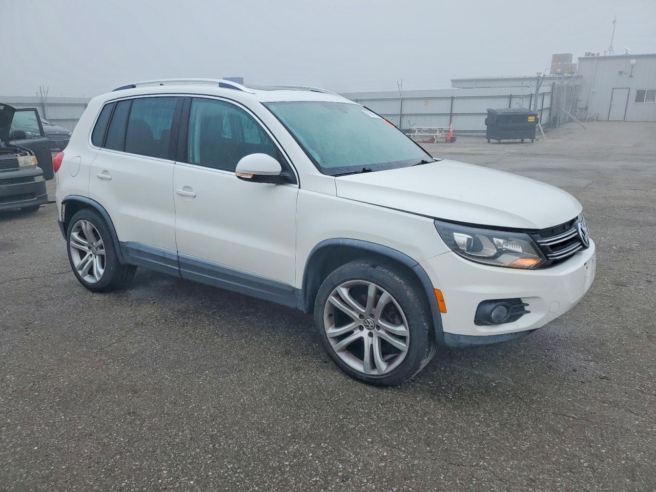 2013 VOLKSWAGEN TIGUAN S photo 10