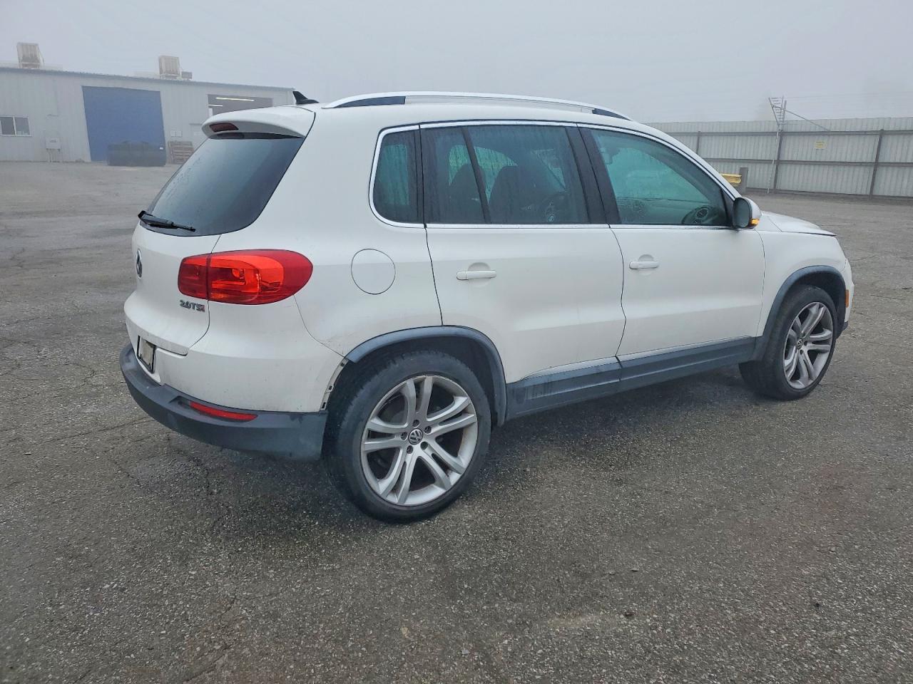2013 VOLKSWAGEN TIGUAN S photo 7