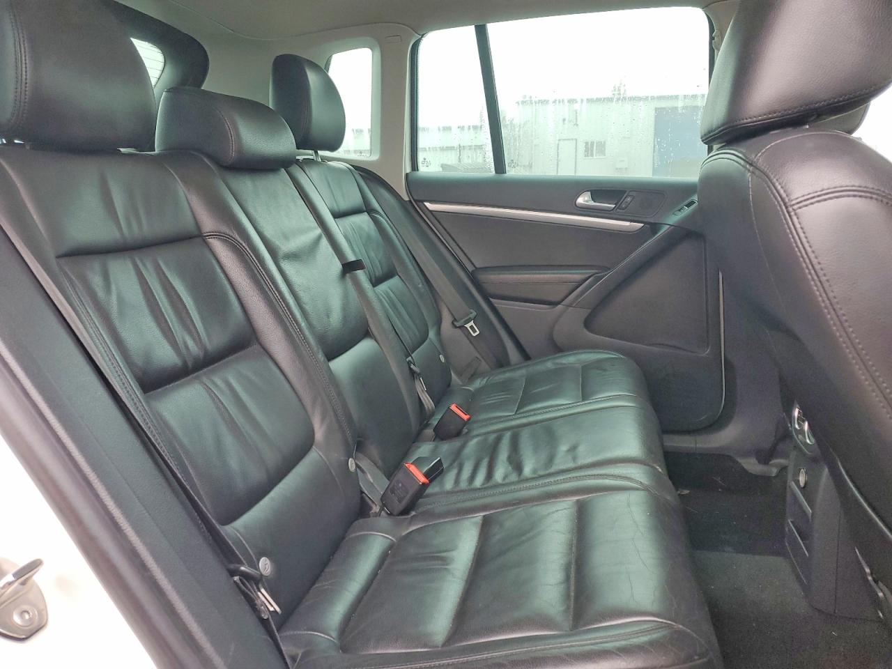 2013 VOLKSWAGEN TIGUAN S photo 28