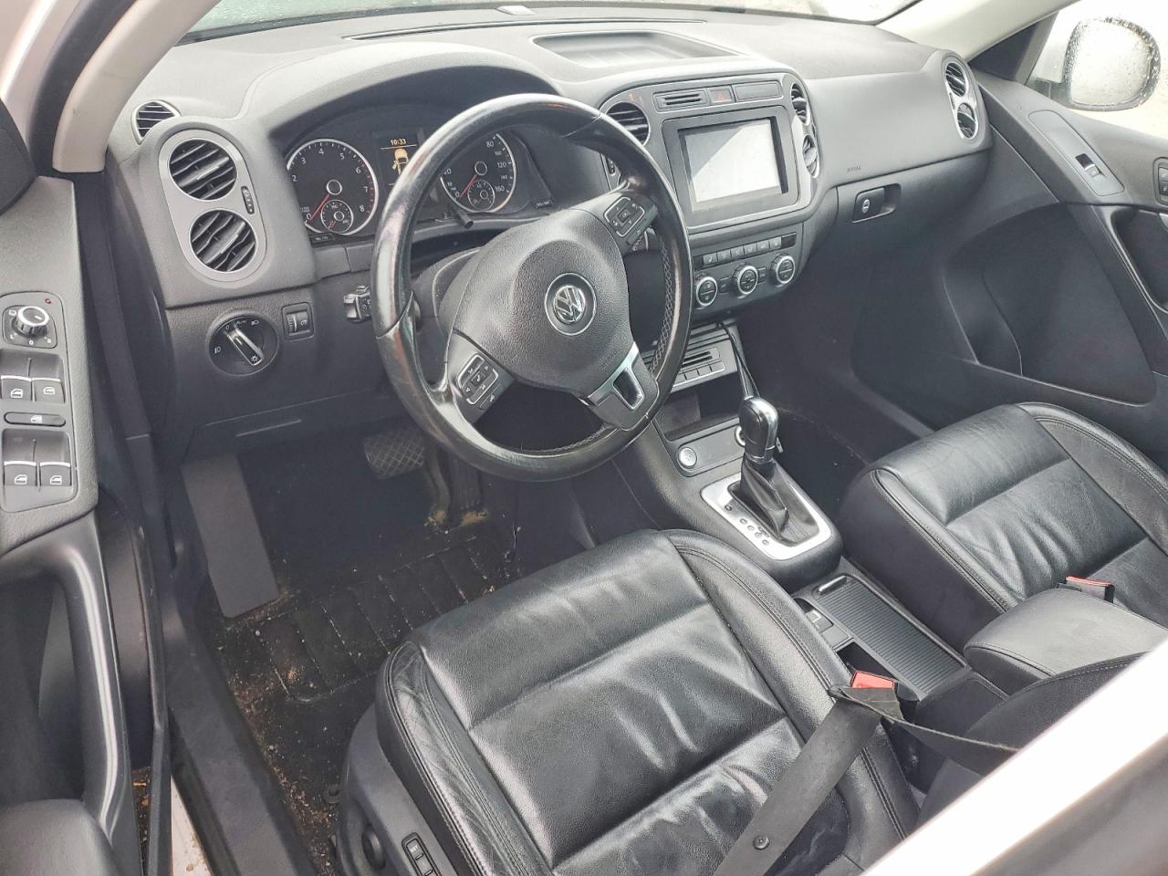 2013 VOLKSWAGEN TIGUAN S photo 22