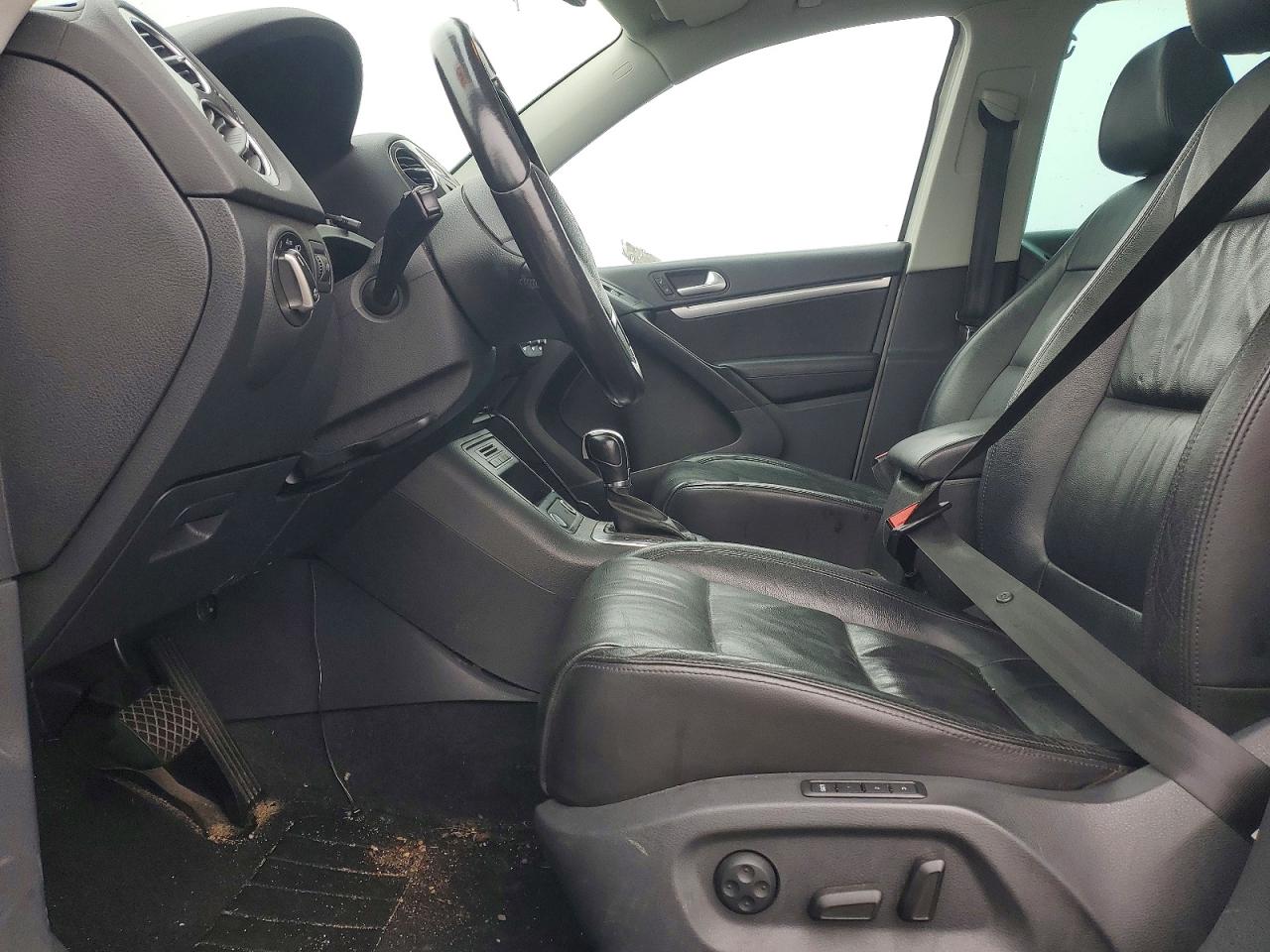 2013 VOLKSWAGEN TIGUAN S photo 19