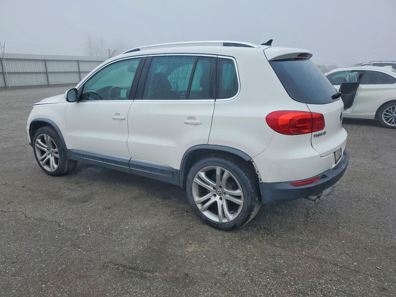 2013 VOLKSWAGEN TIGUAN S photo 4