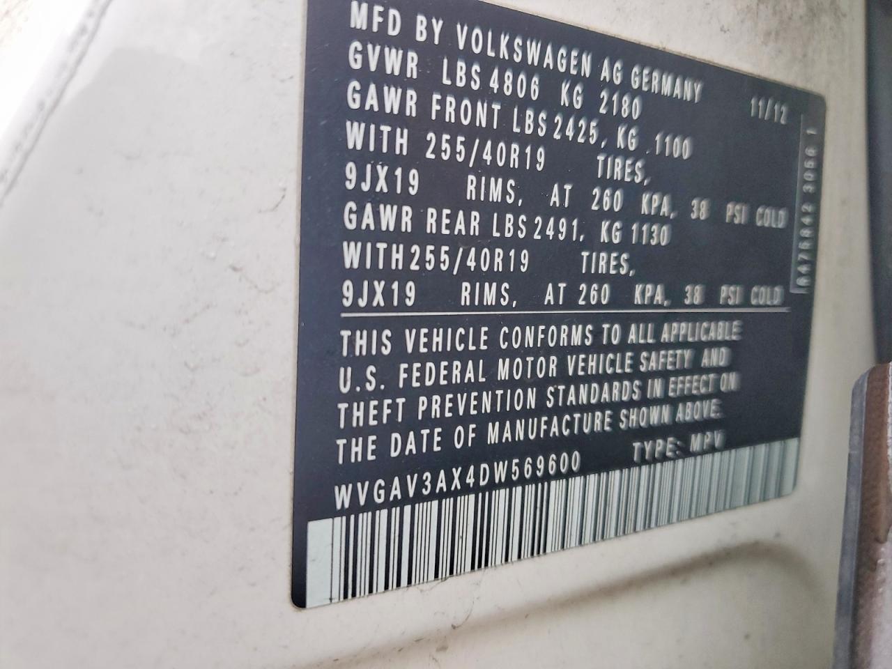 2013 VOLKSWAGEN TIGUAN S photo 34
