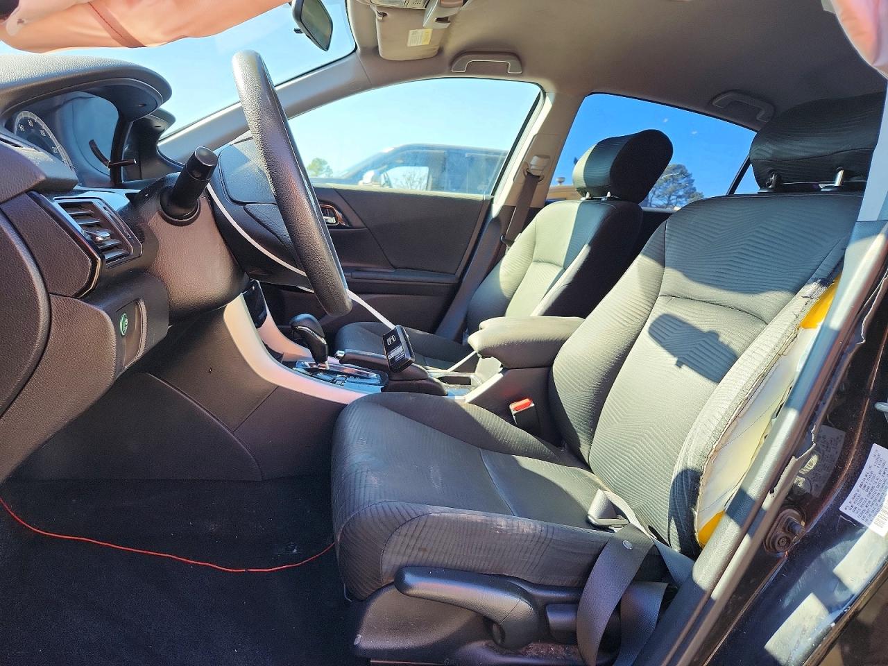 2017 HONDA ACCORD LX photo 13