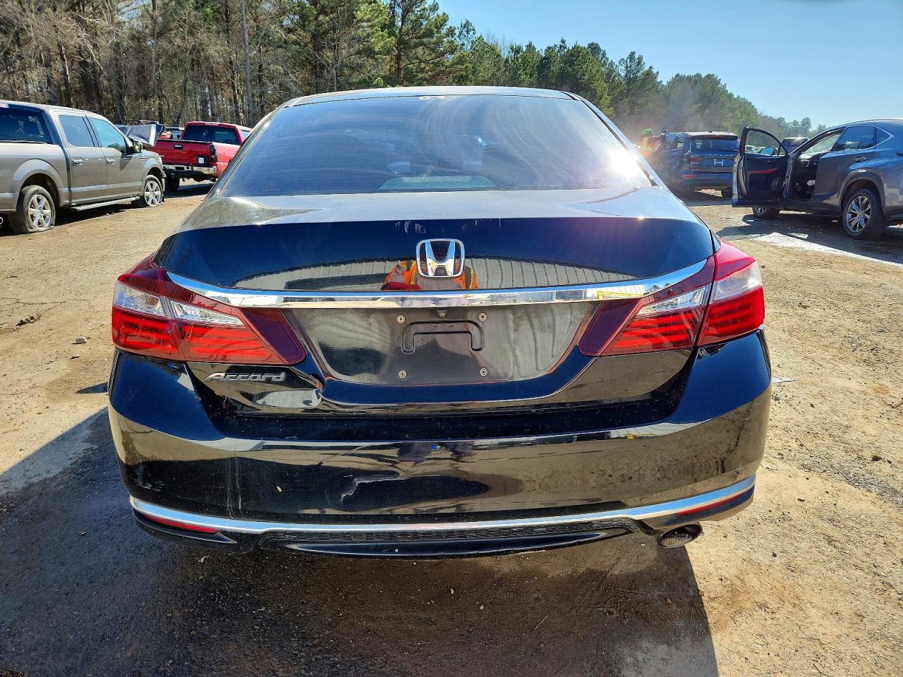 2017 HONDA ACCORD LX photo 11