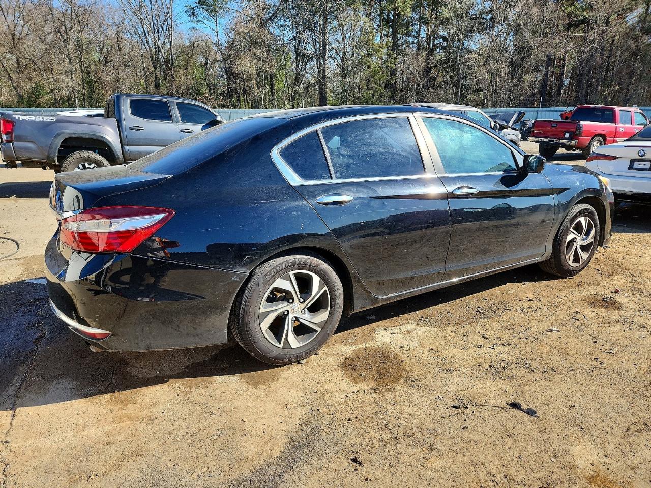2017 HONDA ACCORD LX photo 5