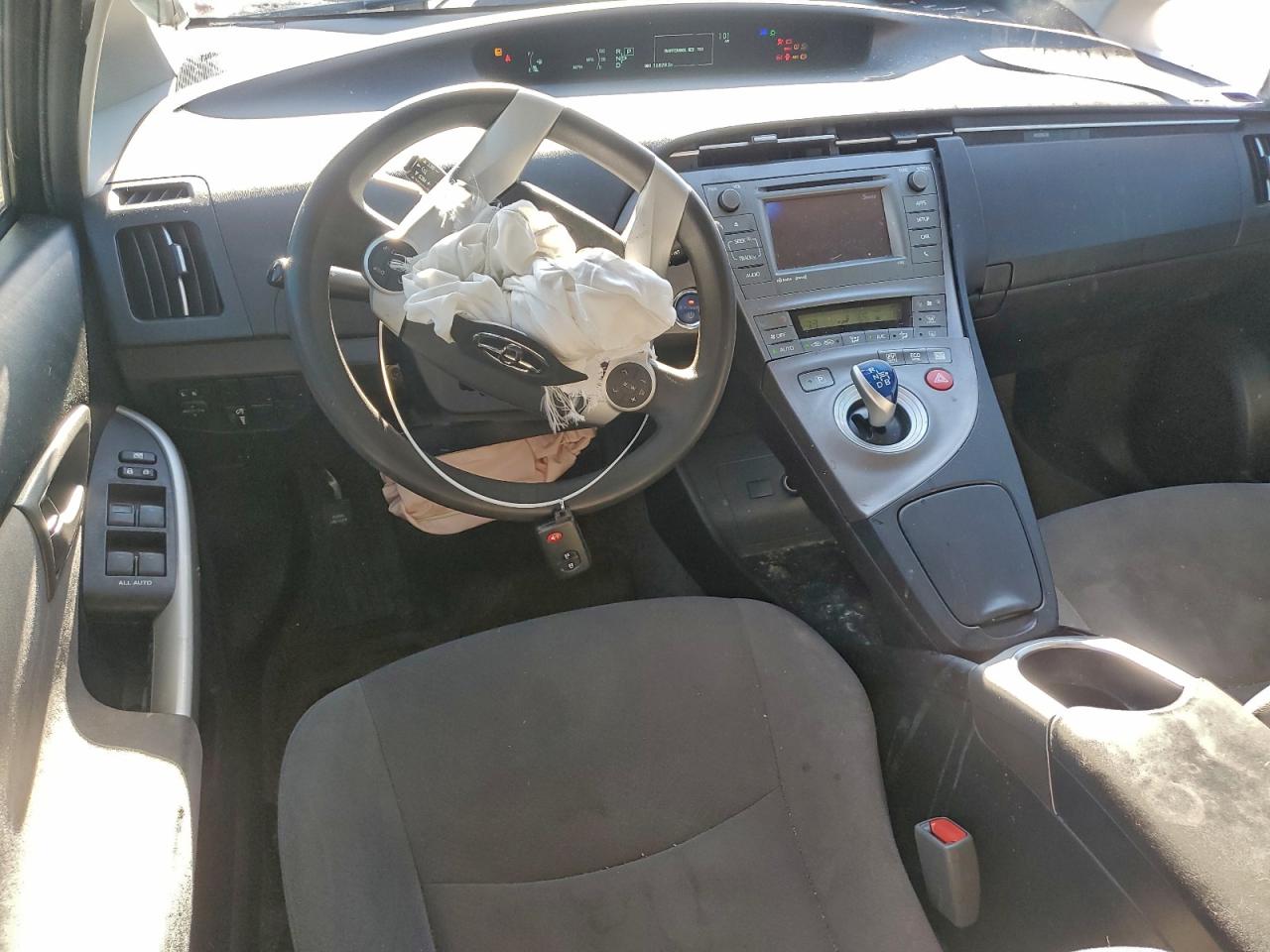 2015 TOYOTA PRIUS photo 8