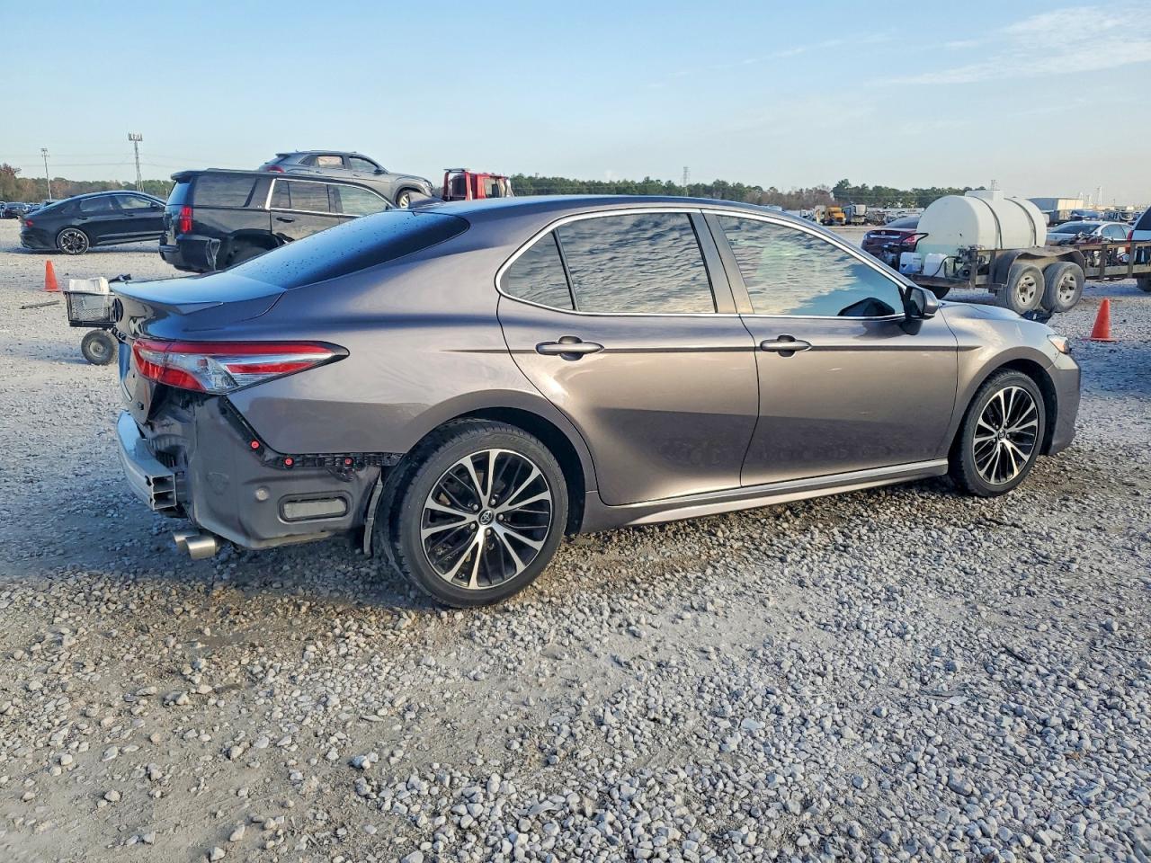 2019 TOYOTA CAMRY L photo 3