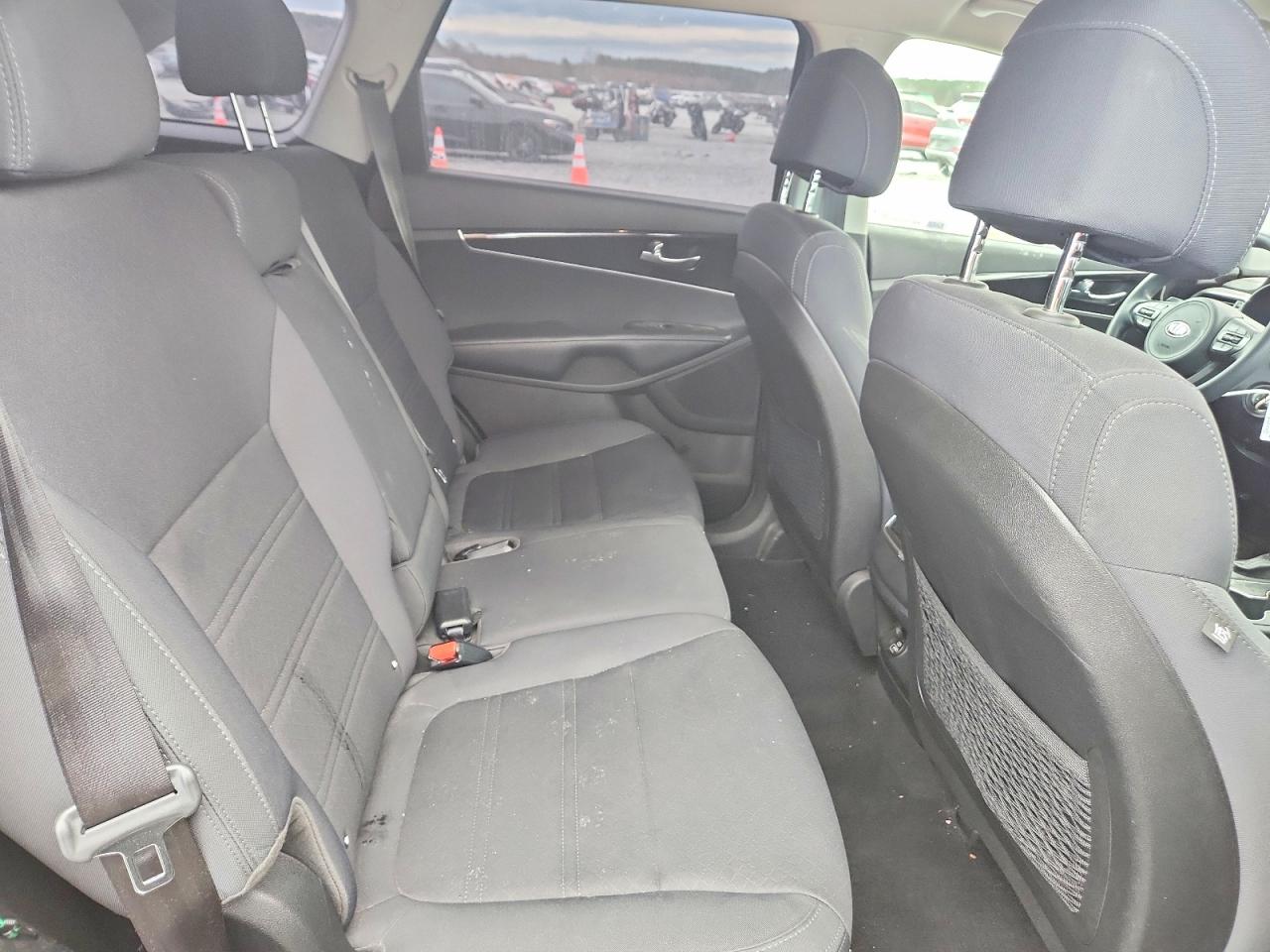 2017 KIA SORENTO LX photo 21