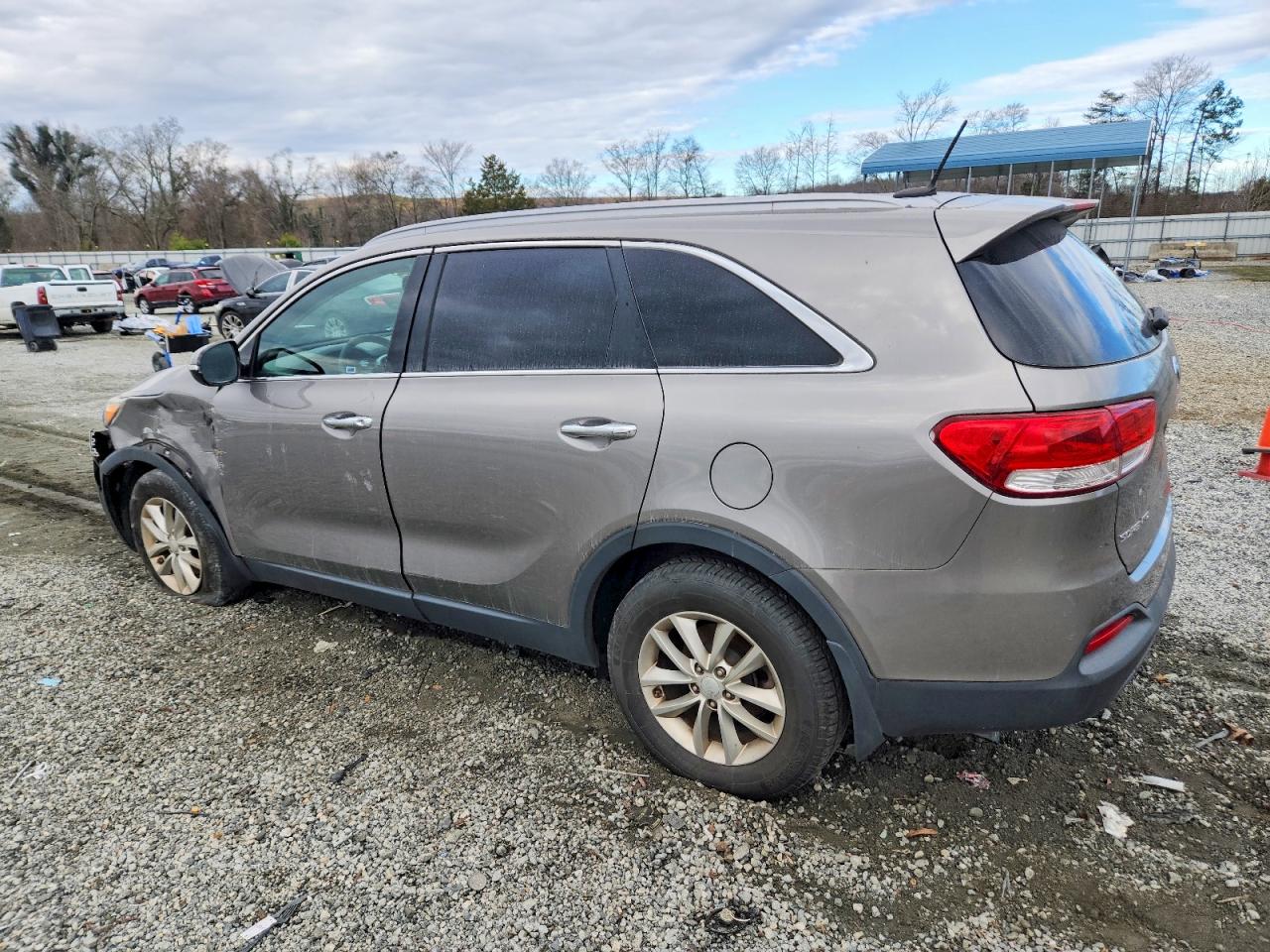 2017 KIA SORENTO LX photo 3