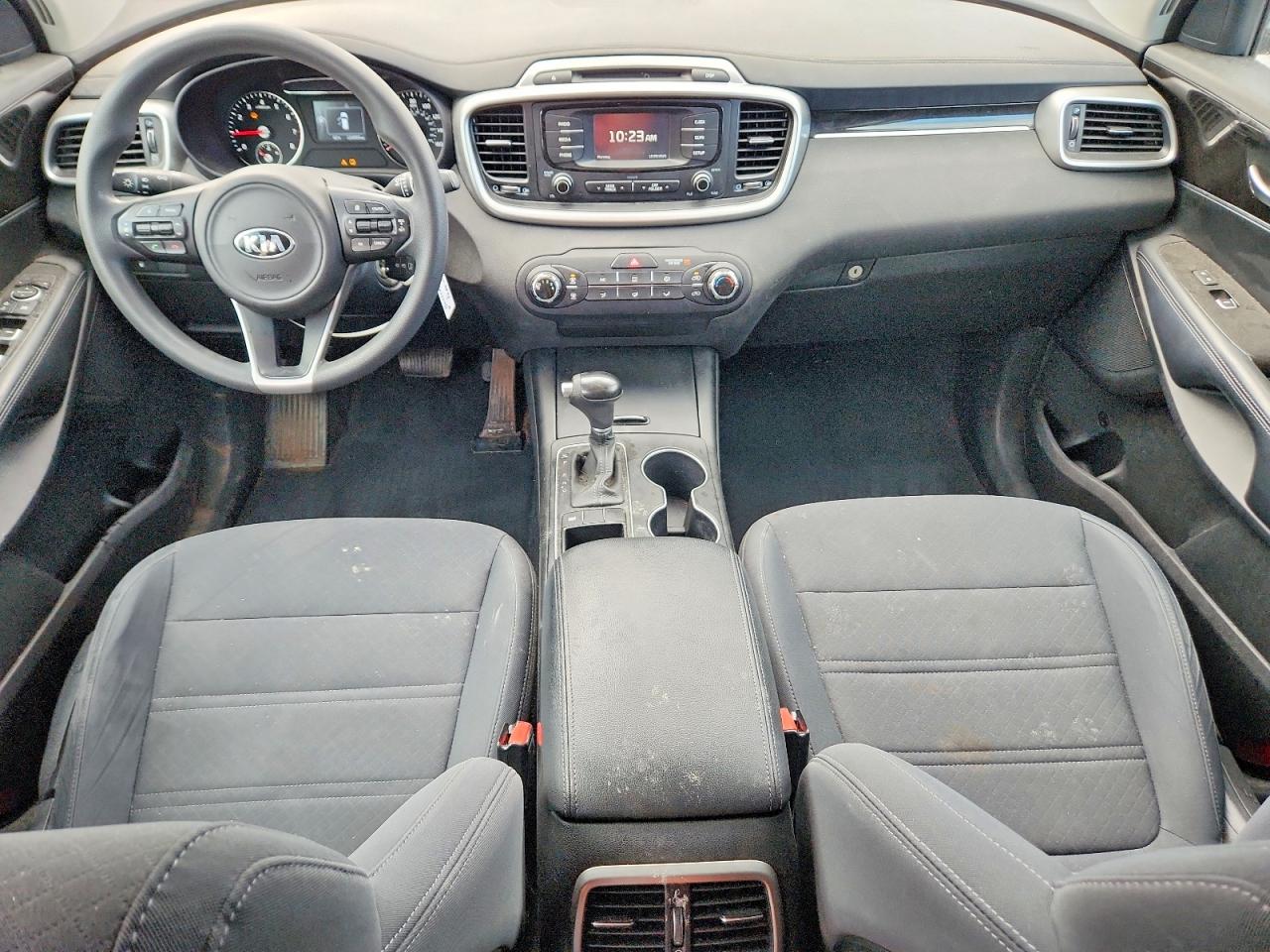 2017 KIA SORENTO LX photo 15