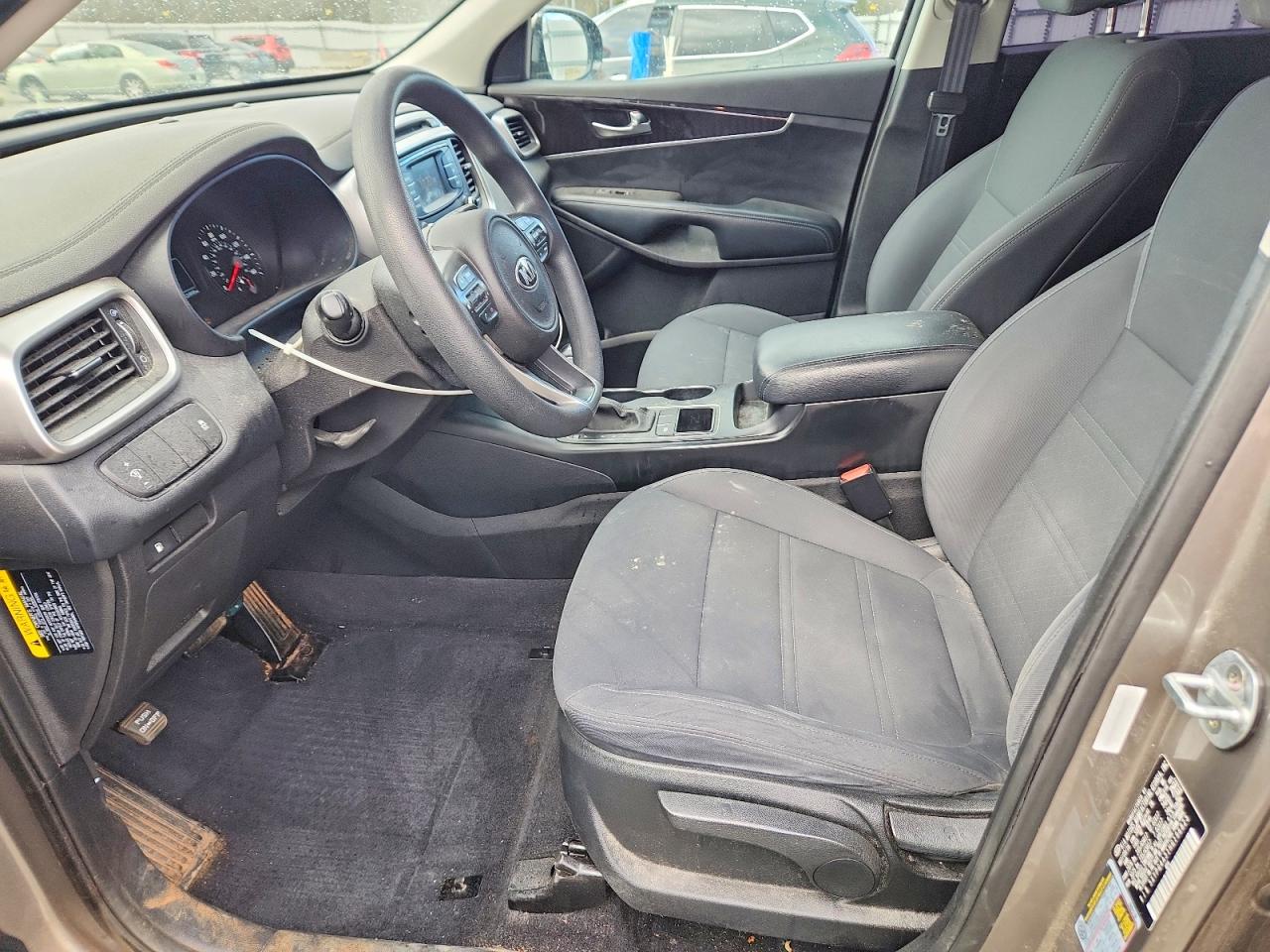 2017 KIA SORENTO LX photo 13