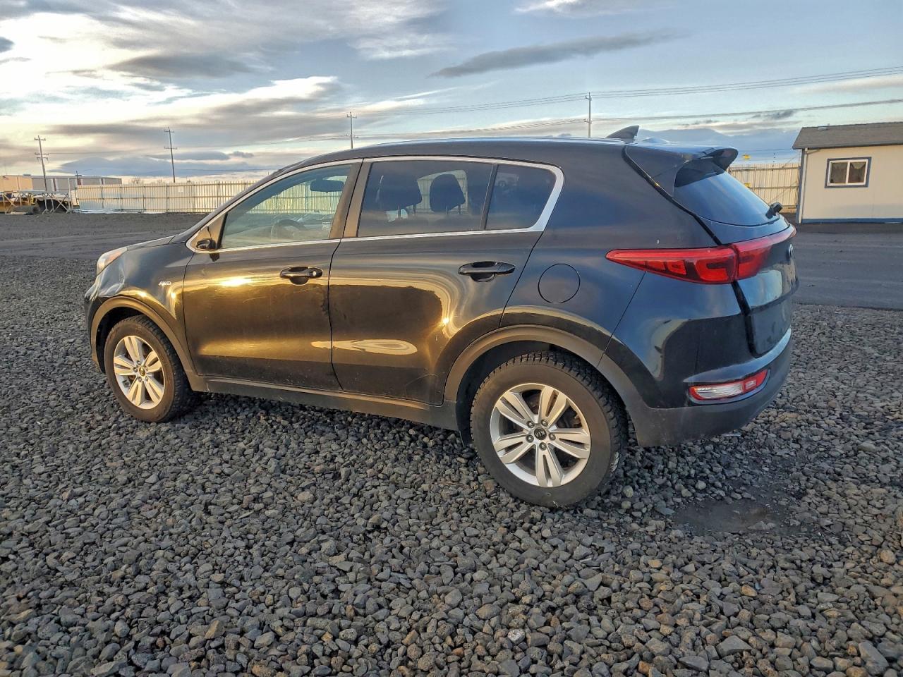 2017 KIA SPORTAGE LX photo 2