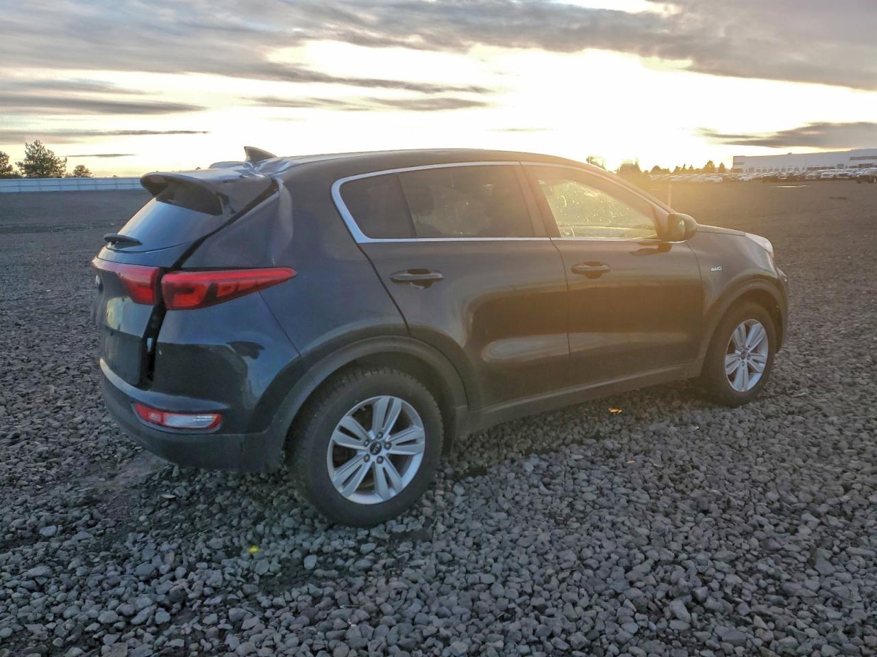 2017 KIA SPORTAGE LX photo 3