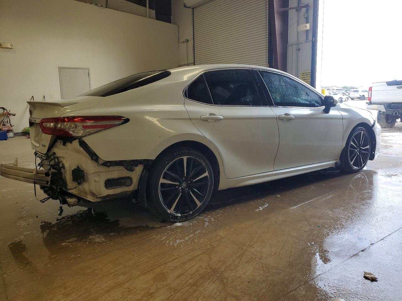 2018 TOYOTA CAMRY XSE photo 3