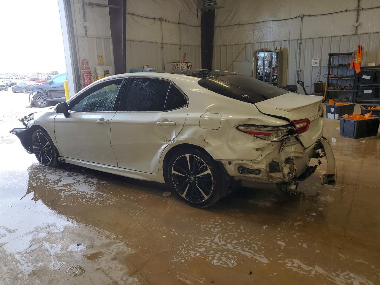 2018 TOYOTA CAMRY XSE photo 2