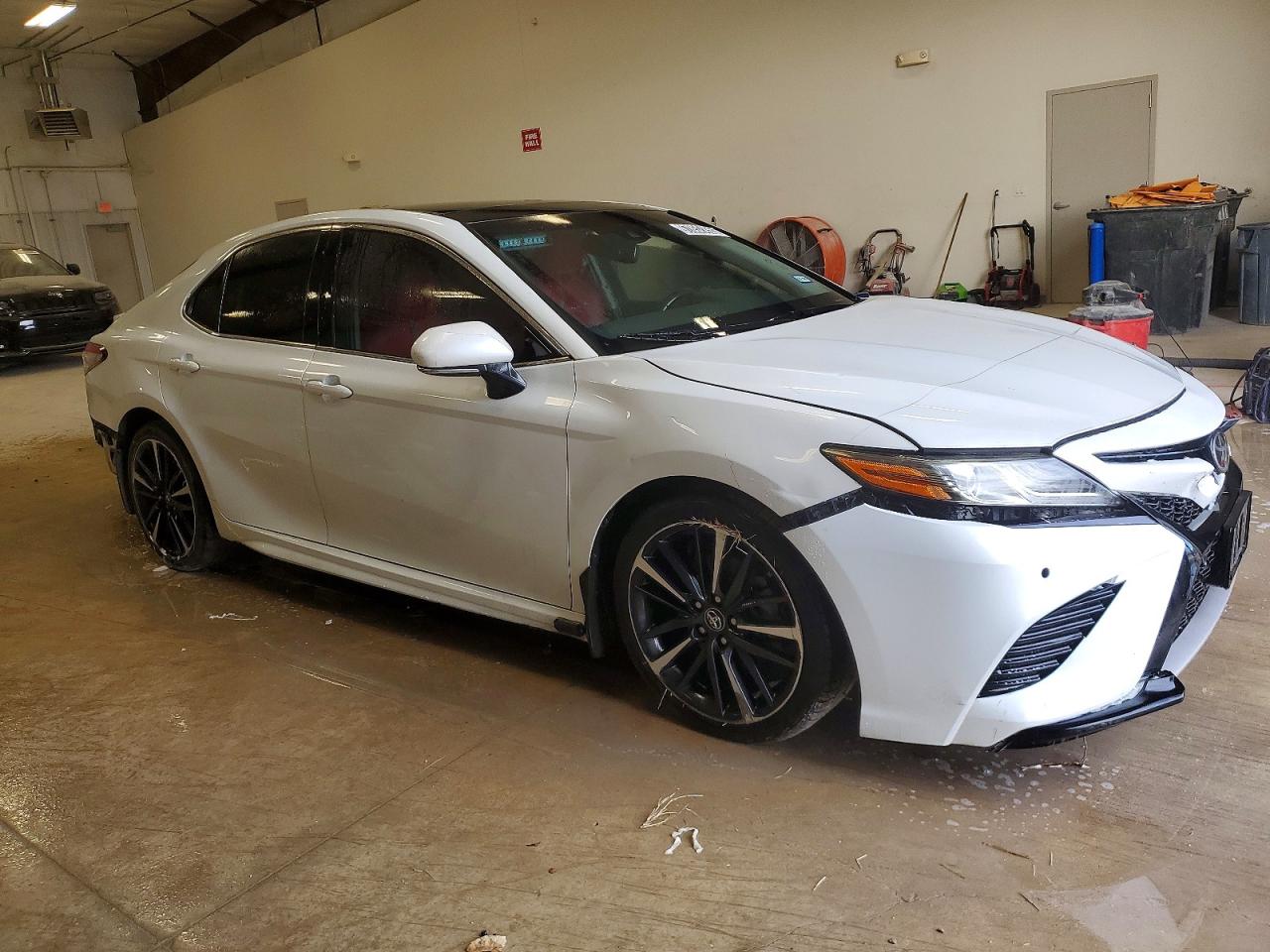 2018 TOYOTA CAMRY XSE photo 4