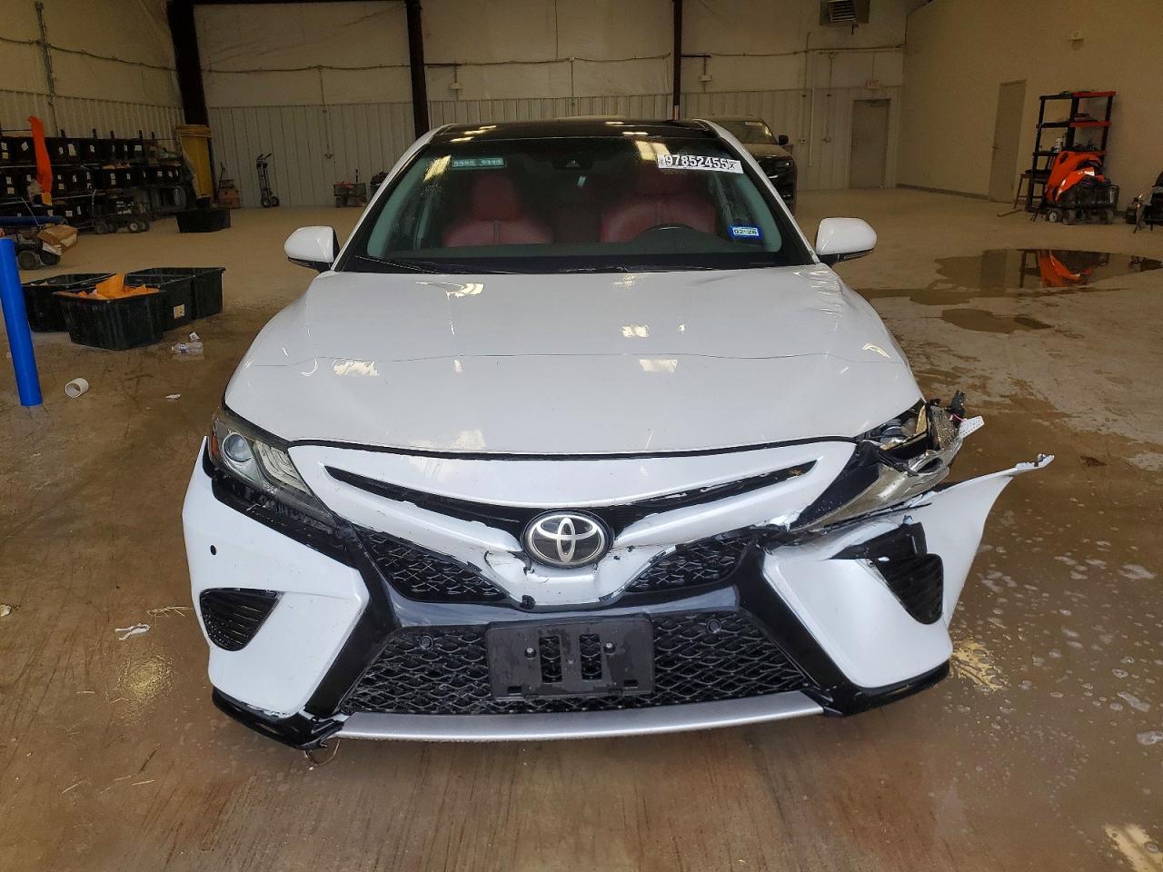 2018 TOYOTA CAMRY XSE photo 5