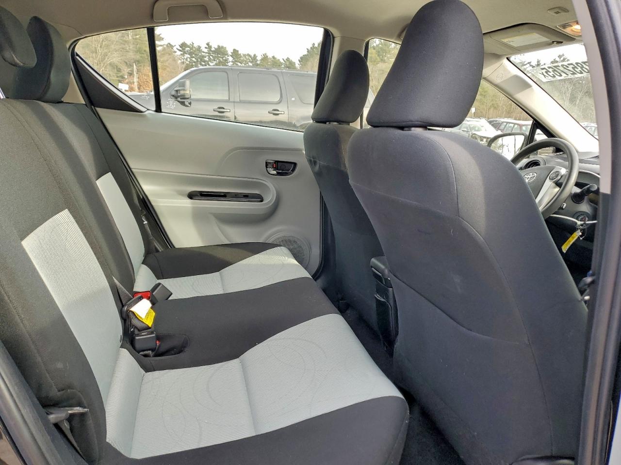 2014 TOYOTA PRIUS C photo 11
