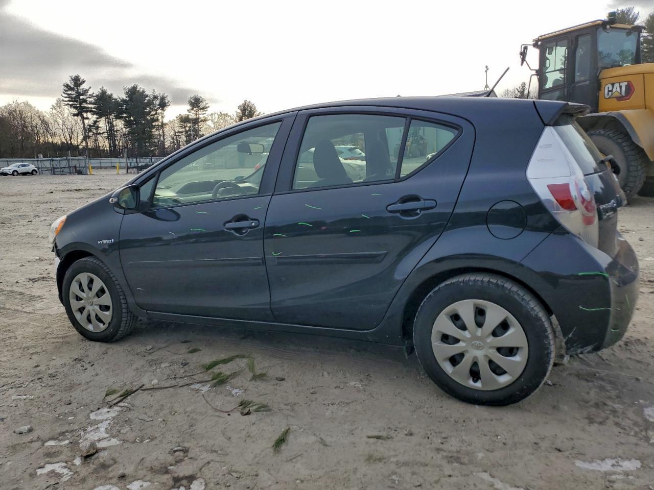 2014 TOYOTA PRIUS C photo 2