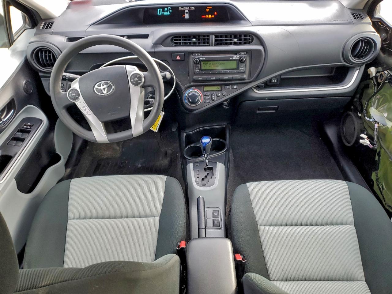 2014 TOYOTA PRIUS C photo 8