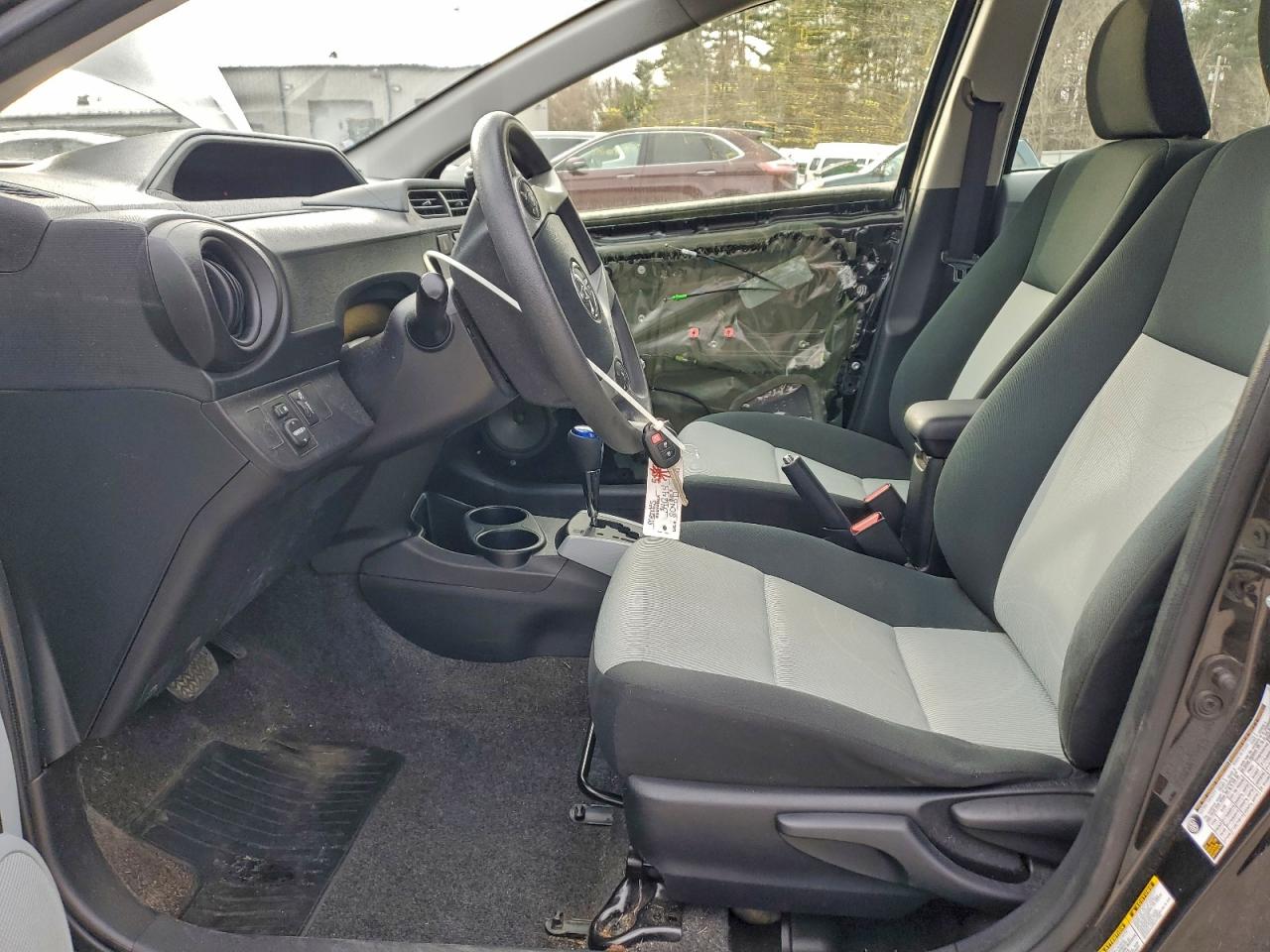 2014 TOYOTA PRIUS C photo 7