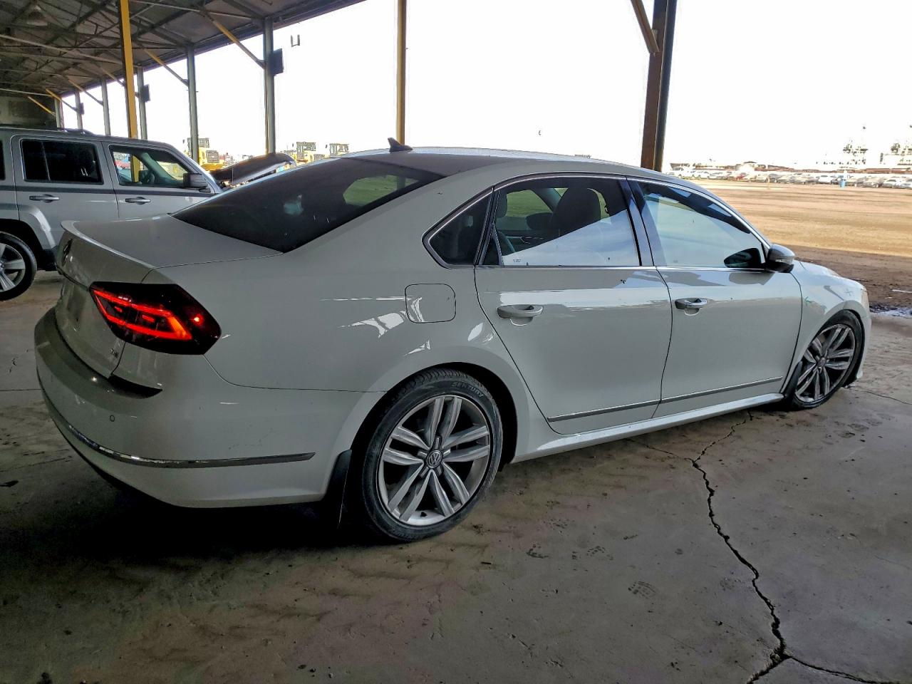 2017 VOLKSWAGEN PASSAT SE photo 3