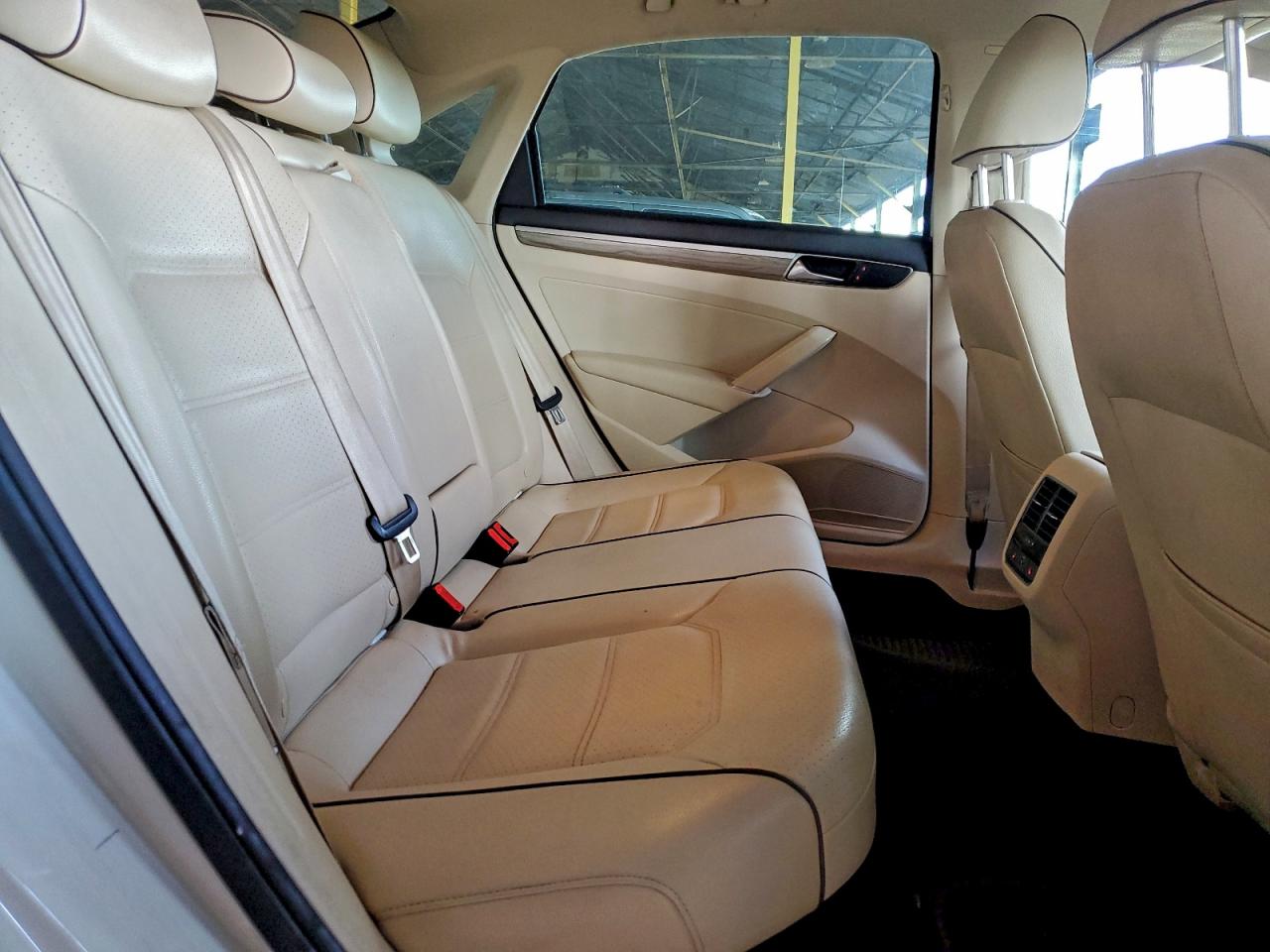 2017 VOLKSWAGEN PASSAT SE photo 10