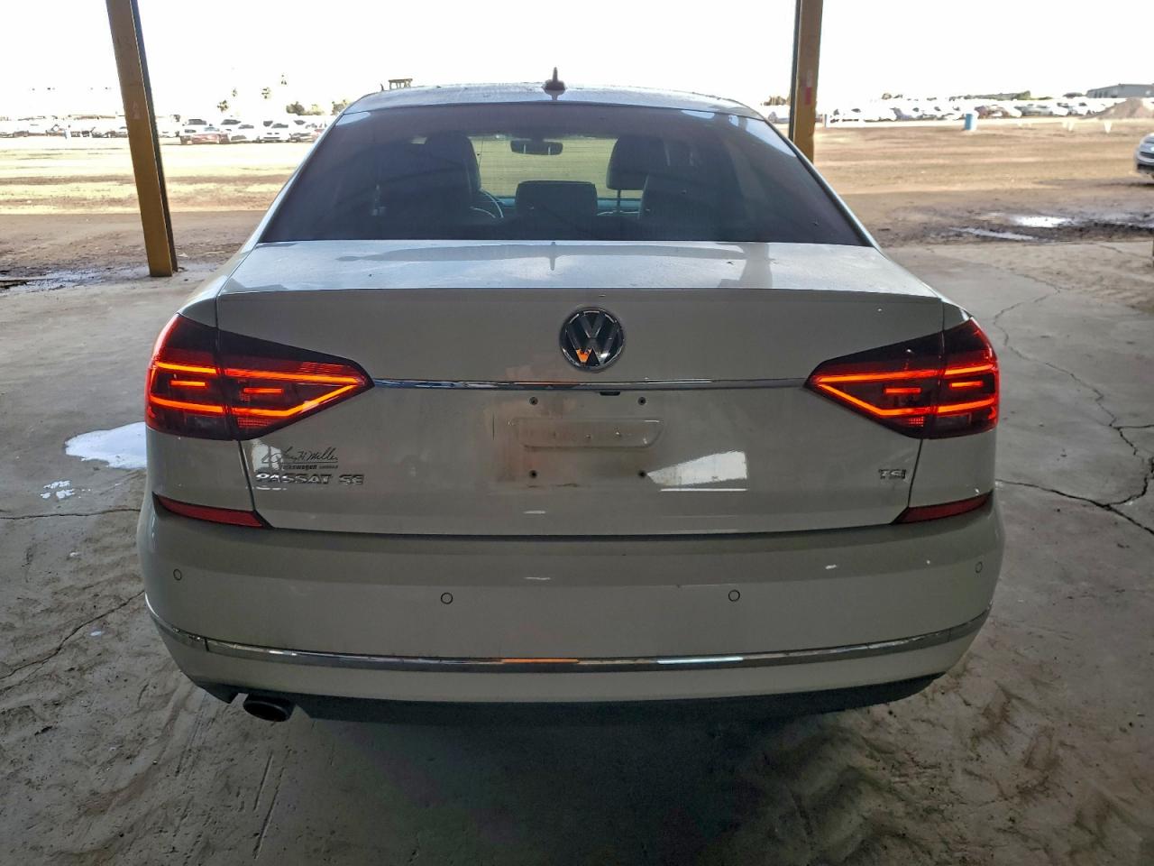 2017 VOLKSWAGEN PASSAT SE photo 6