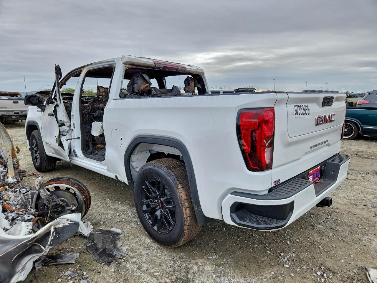 2025 GMC SIERRA C1500 photo 2