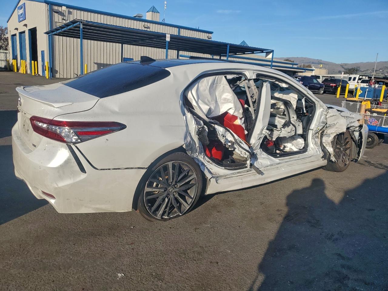 2019 TOYOTA CAMRY XSE photo 3