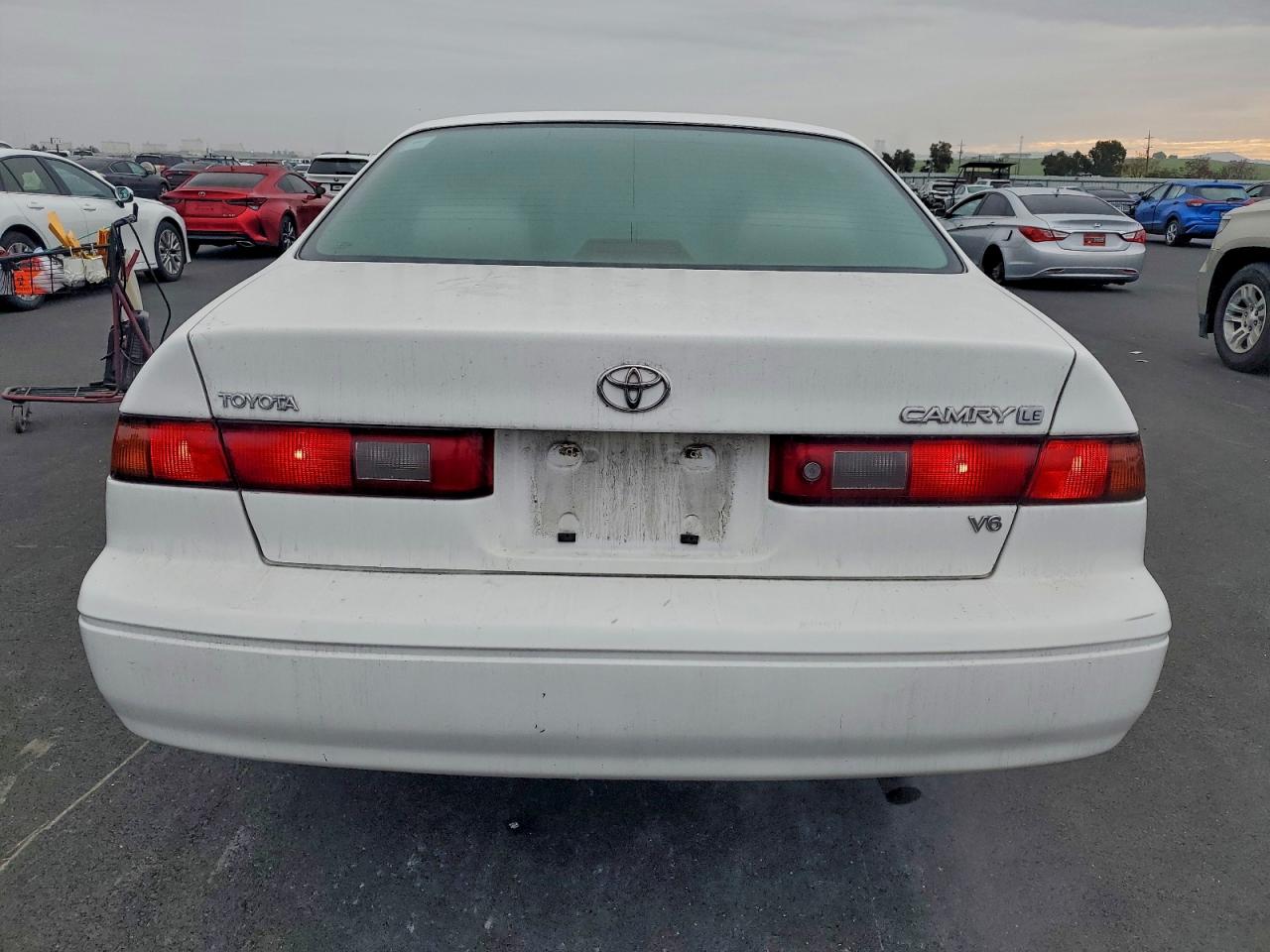 1999 TOYOTA CAMRY LE photo 6
