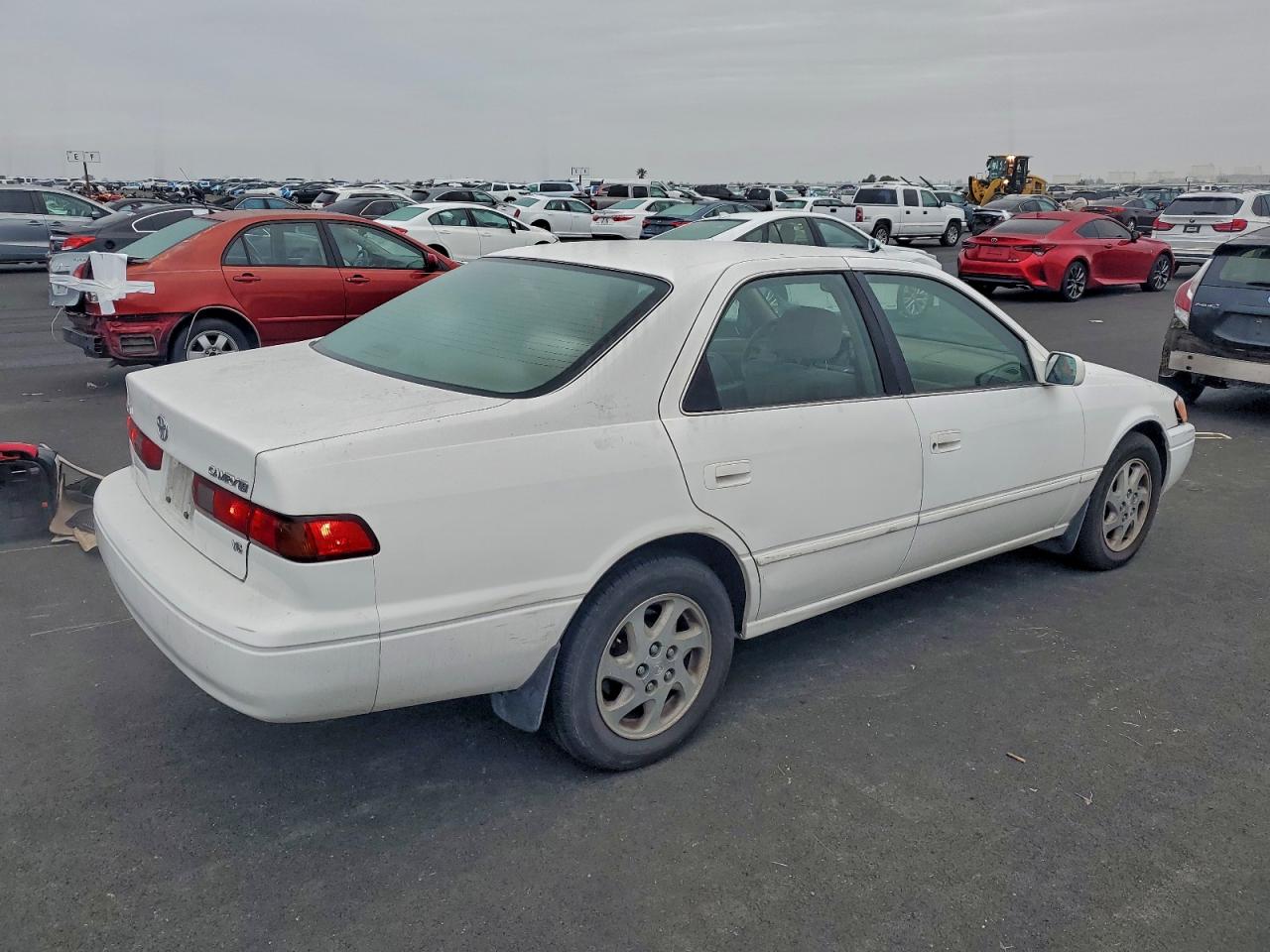 1999 TOYOTA CAMRY LE photo 3