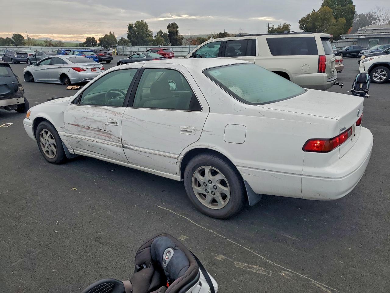 1999 TOYOTA CAMRY LE photo 2