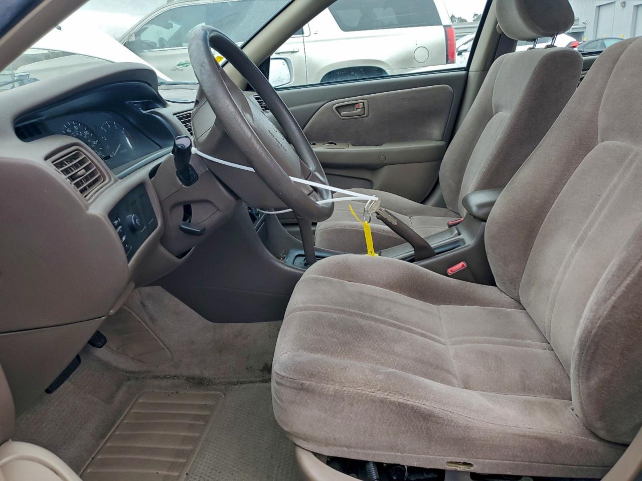 1999 TOYOTA CAMRY LE photo 7