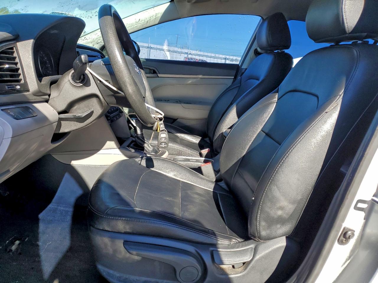 2017 HYUNDAI ELANTRA SE photo 7