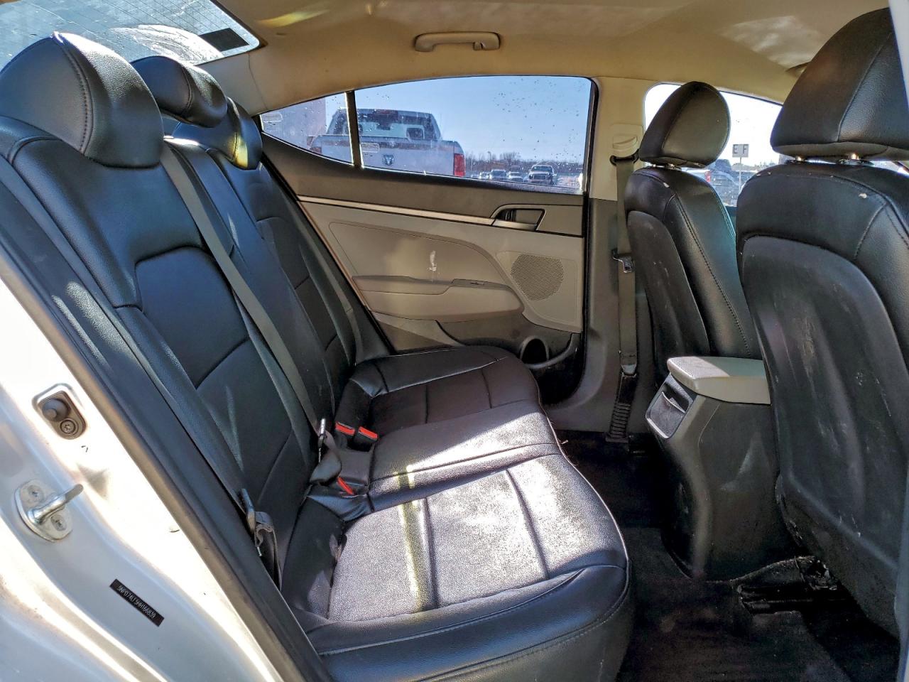 2017 HYUNDAI ELANTRA SE photo 10