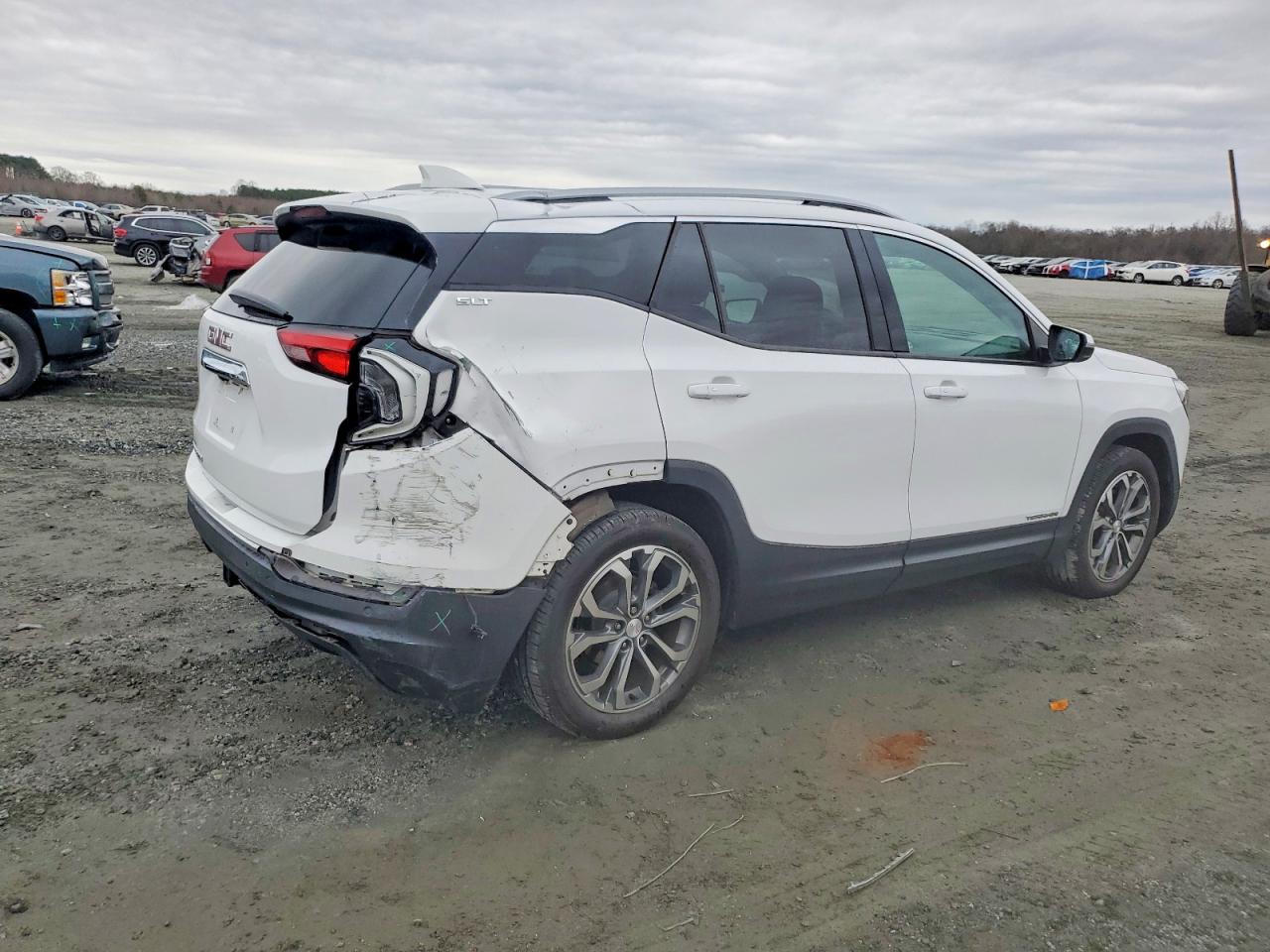 2019 GMC TERRAIN SLT photo 5