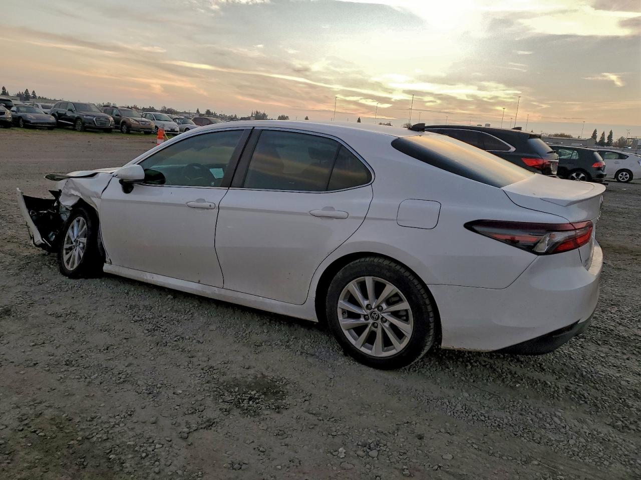 2022 TOYOTA CAMRY LE photo 2