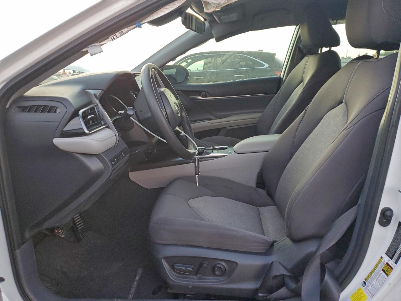 2022 TOYOTA CAMRY LE photo 7