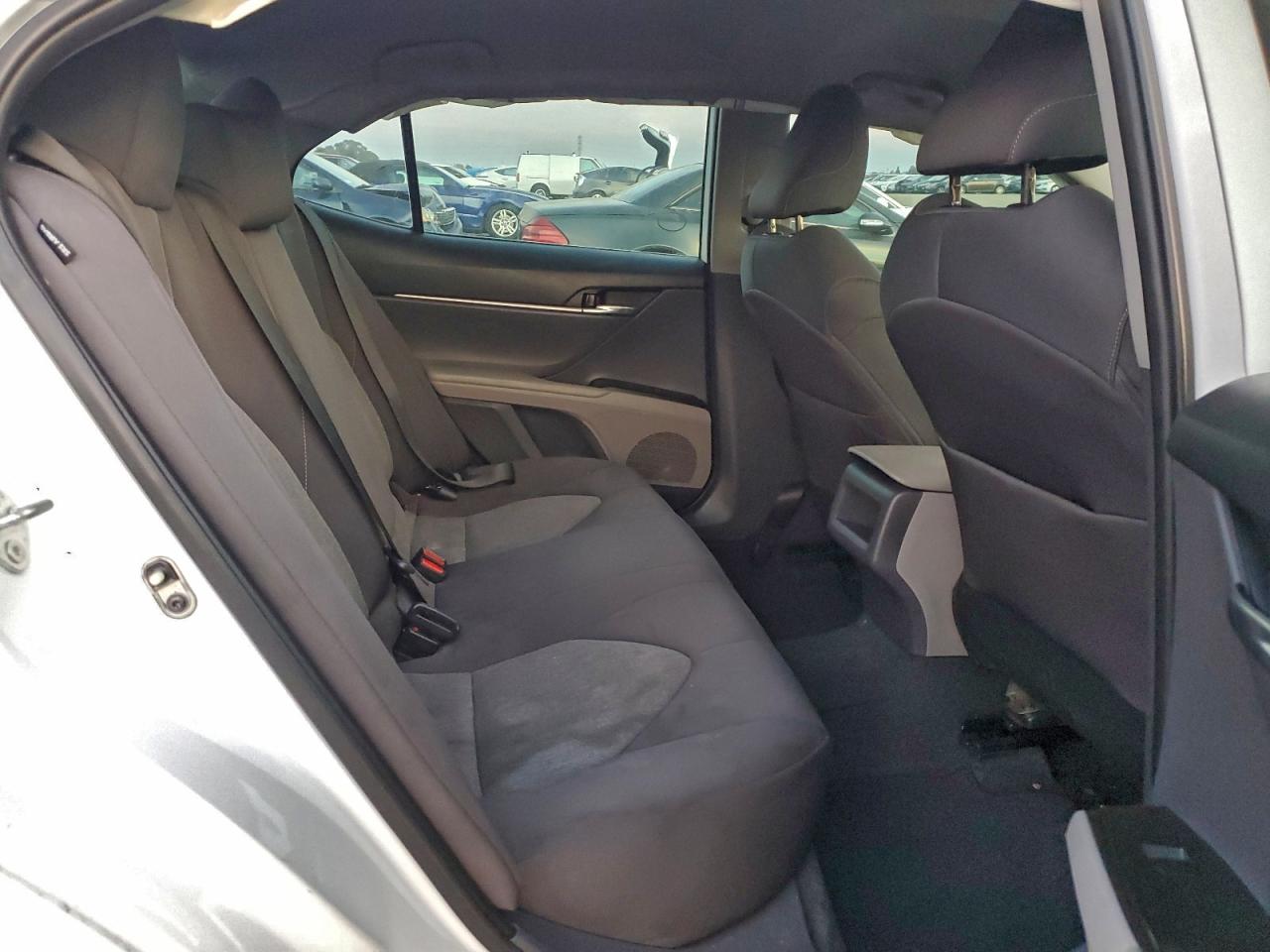 2022 TOYOTA CAMRY LE photo 10