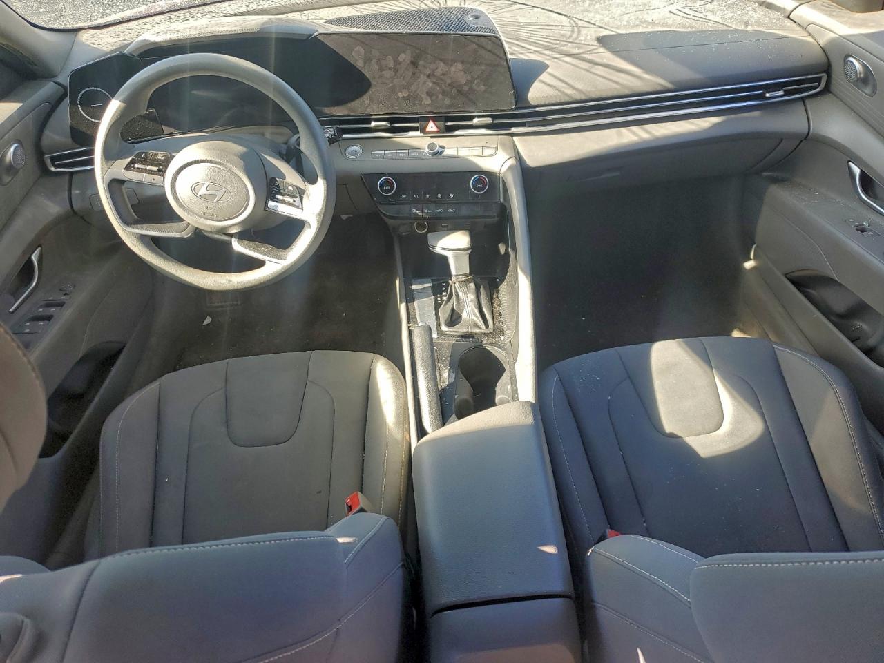 2024 HYUNDAI ELANTRA SEL photo 8